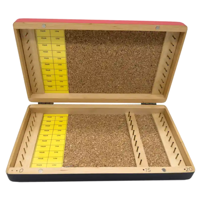 BOITE A HAMECON DE FABRICATION ARTISANALE "ROACH MEDIUM" - 15/20 CM - MATCHPRO Prix Promo